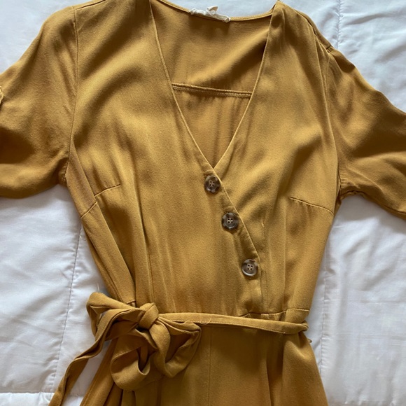 Rebellion, crossbody jumper with sleeves, buttons and a zipper for a close fit. - Picture 1 of 6